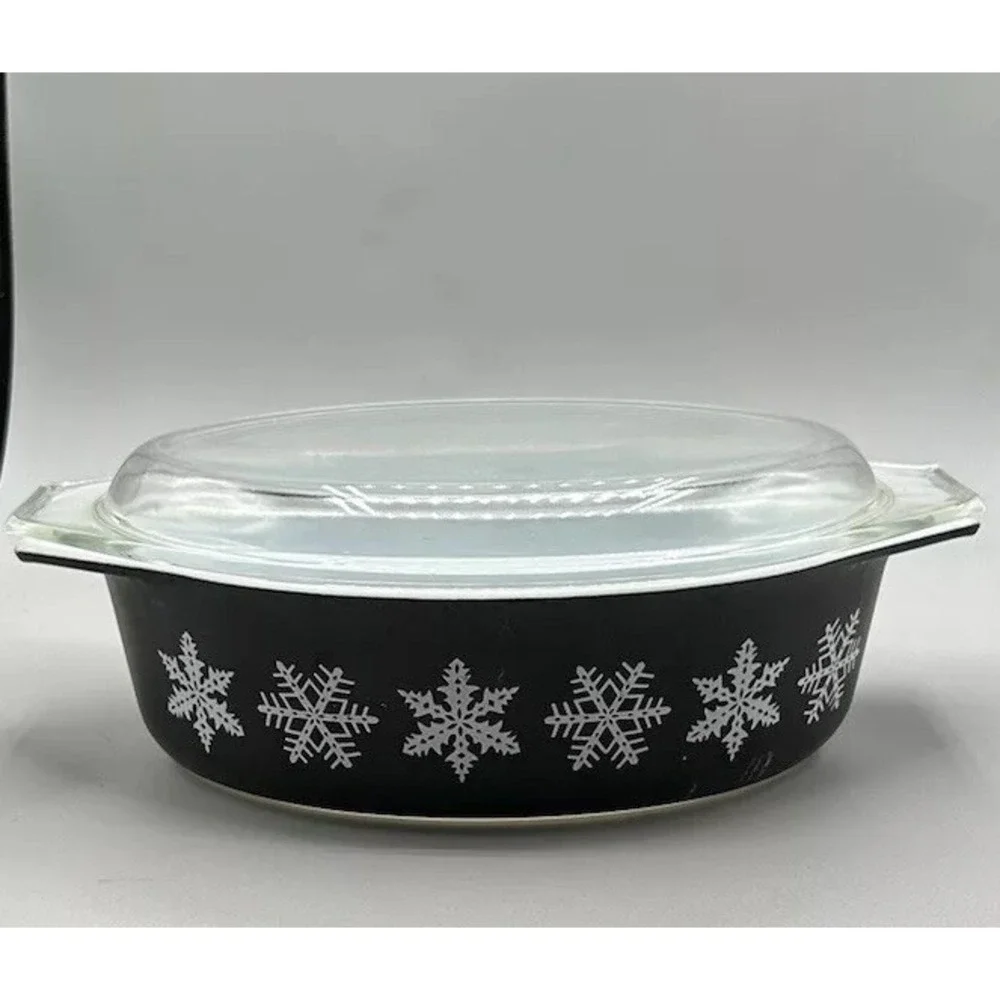 Vintage Pyrex Black Snowflake 1.5 Quart Oval Casserole Dish with Lid